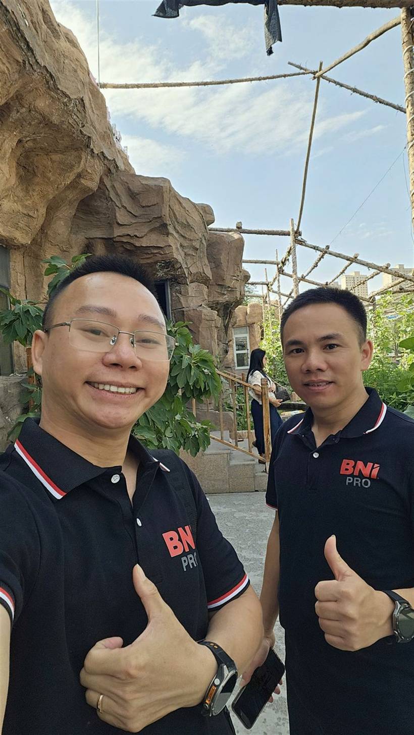 Hoàng Hà và anh Mai Tiến Tần sinh hoạt chapter Pro của BNI